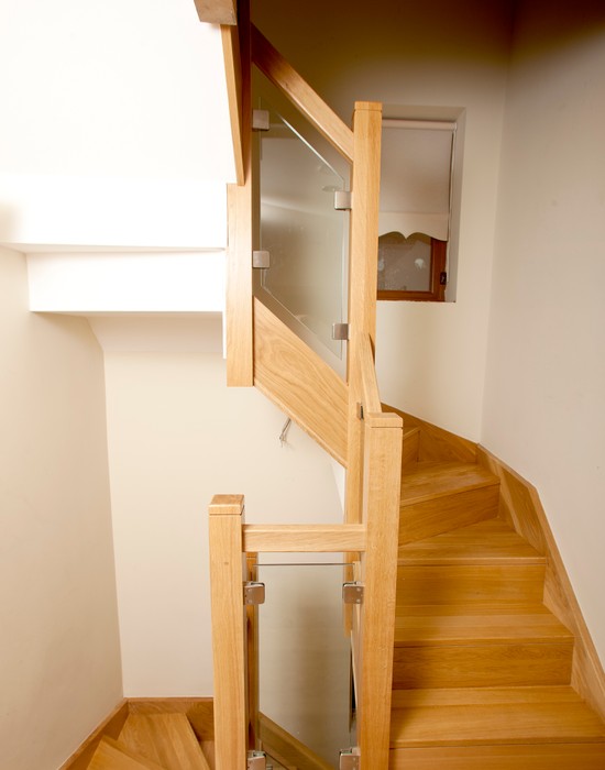oak no noseing with shadow gap tread