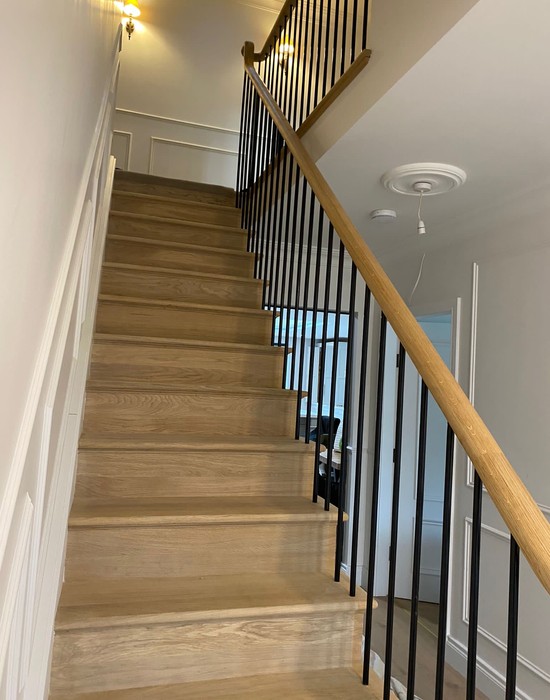 metal spindles oak handrail 1