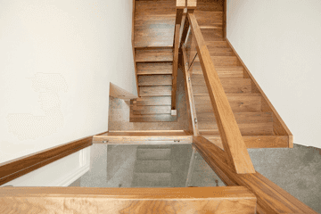 closed riser closed string glass stairs