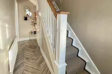 softwood feature posts with oak cap