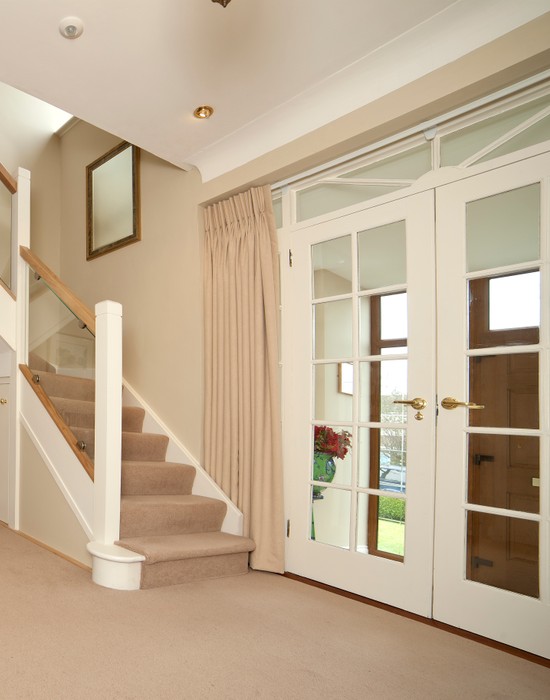 primed closed string with oak and glass